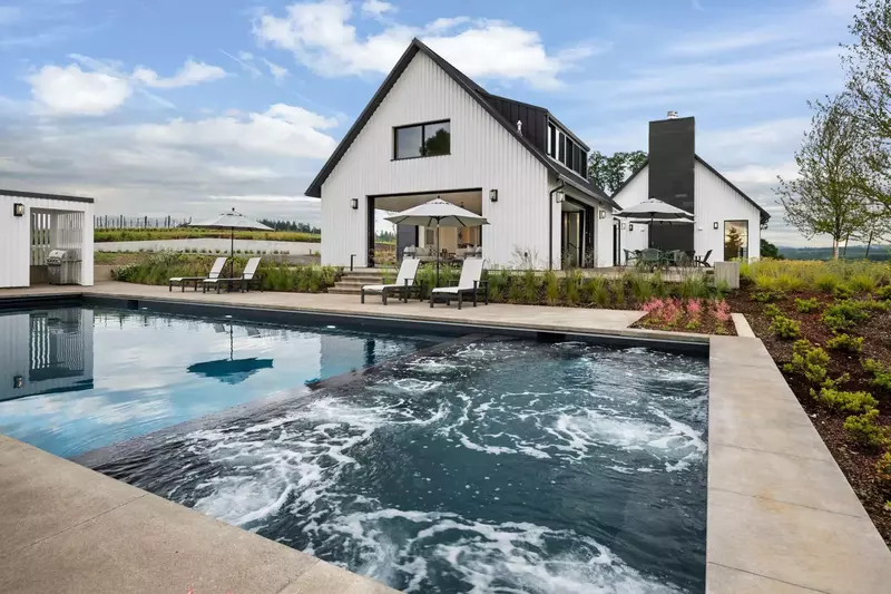 "Staying at Deux Vert was an experience of a lifetime. The finishes, the views, the hot tub and pool are so incredible." - Shirley