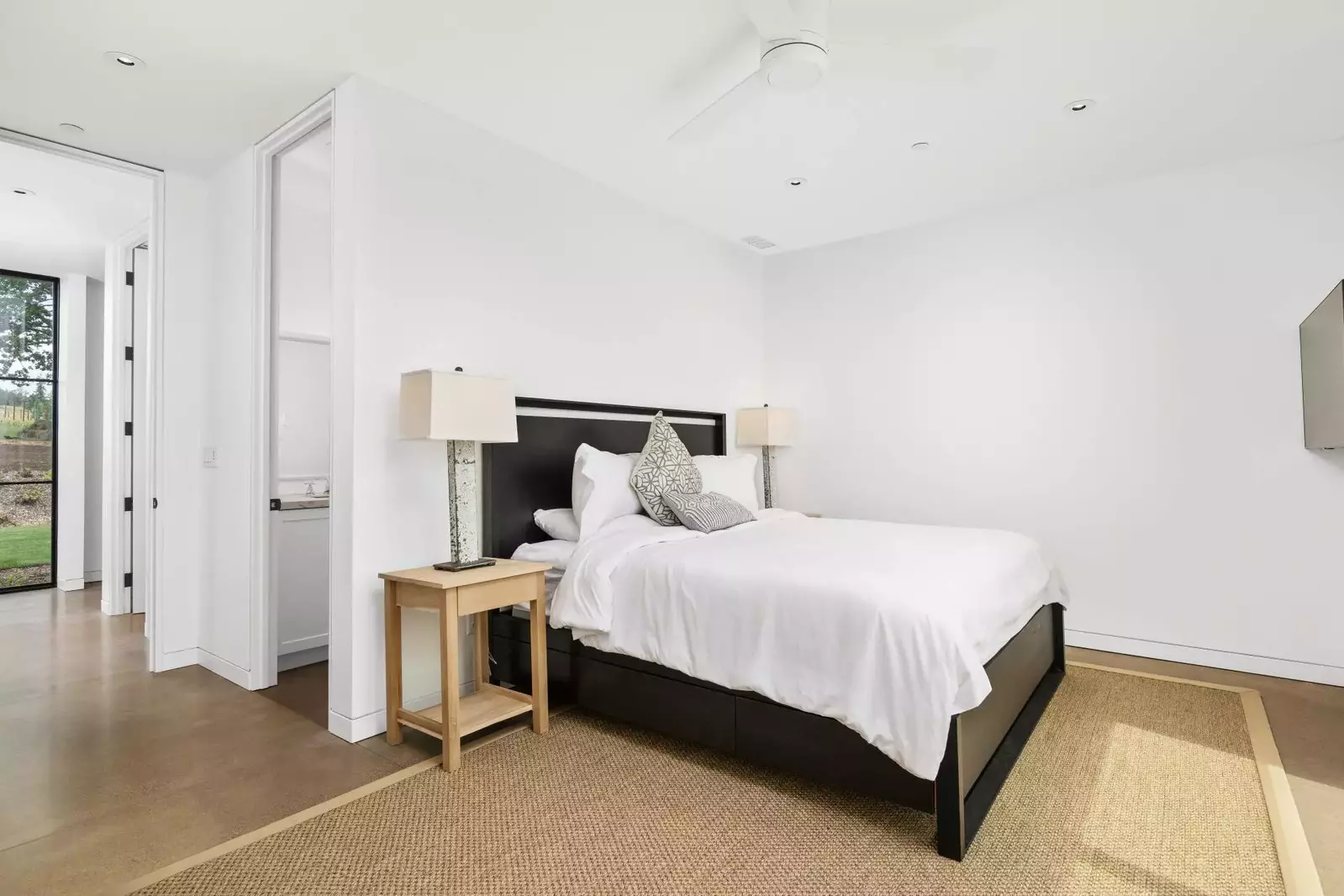 Deux Vert is located in the countryside of Yamhill, Oregon. This is just a short drive from the cities of McMinnville and Newberg.