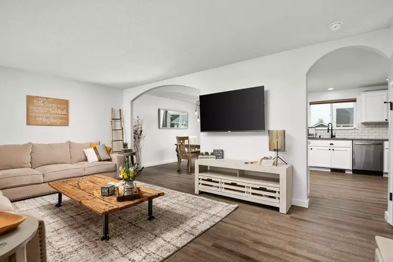 Welcome to Kef House! Please enjoy our spacious rental in the heart of Oregon wine country.