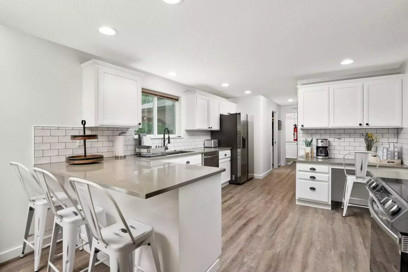 Cook delicious meals in this fully equipped kitchen. You can grab some ingredients from one of the Willamette Valley's many farms.