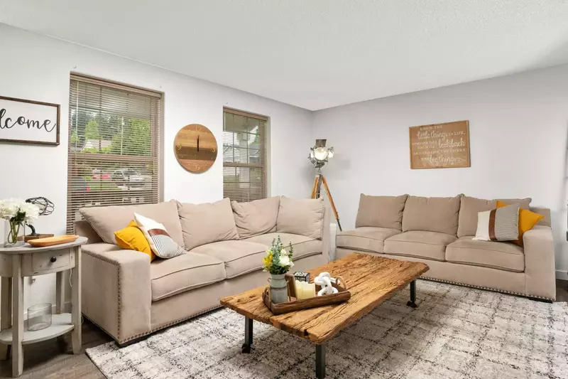 "House was very clean and spacious. Loved the location and communication was excellent." - Monica