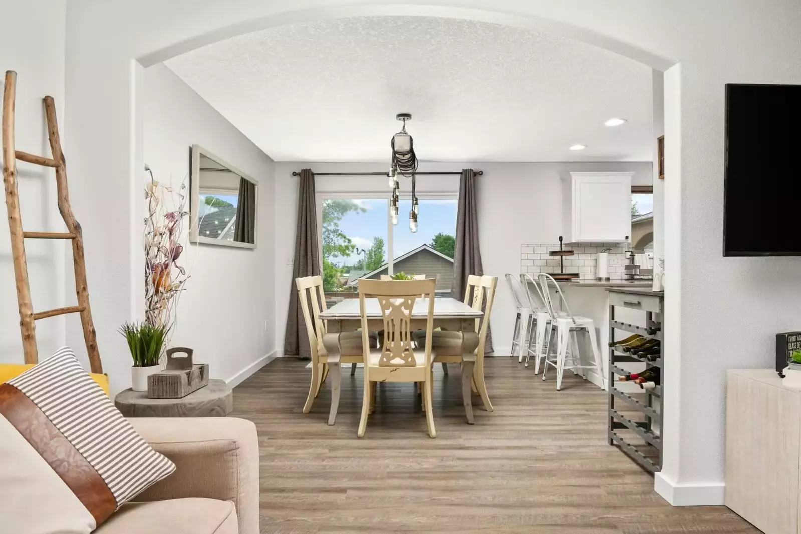 "Great location for visiting wineries. Home was spacious and cozy." - Heidi