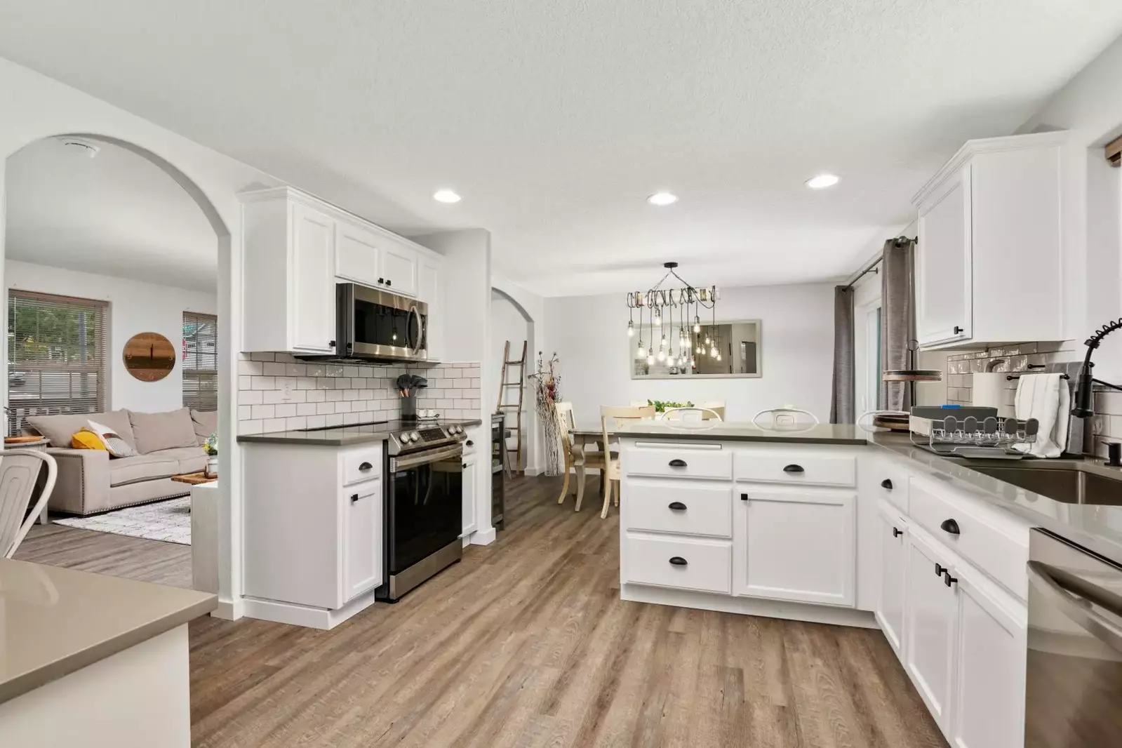 "This house was everything we expected and more! Great time and great hosts!" - Abby