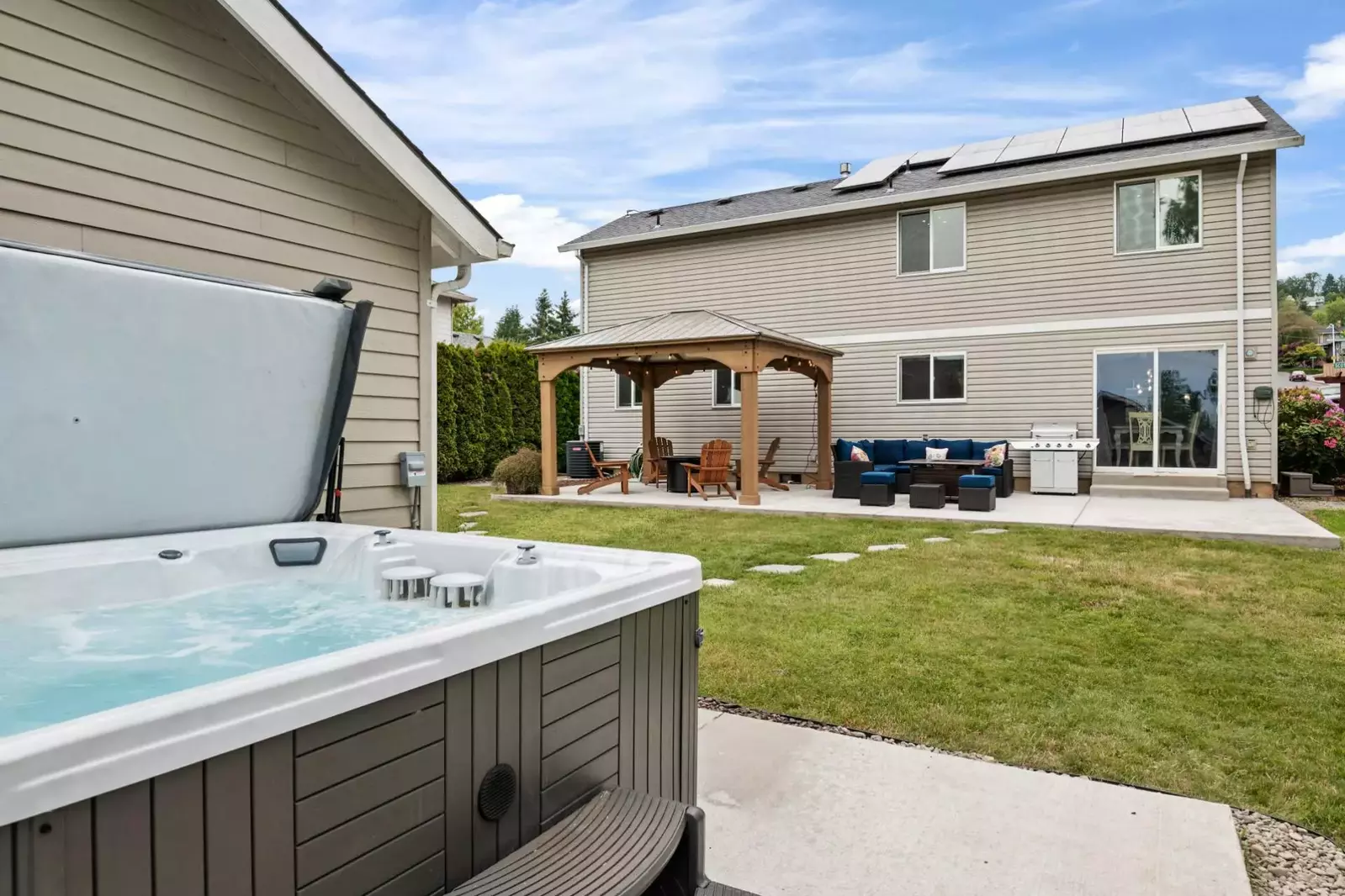 "Everyone enjoyed the table tennis and pool tables as well as the hot tub. The outside seating was a great place to gather." - Holly