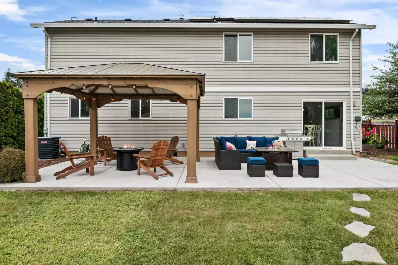 "Amazing backyard for entertaining as well. Had everything we needed. Would recommend!" - Emily
