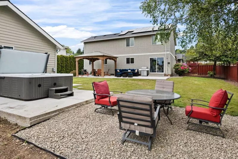 The Willamette Valley is full of excellent farms and markets. Guests can make amazing meals with locally sourced ingredients.