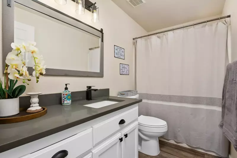 With 2.5 bathrooms everyone staying here has ample privacy.