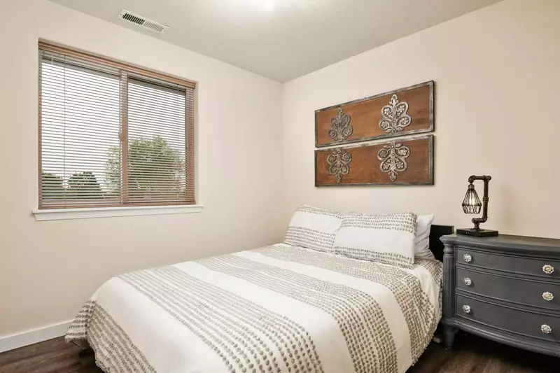 "Awesome property that handled friends and family for my daughters graduation at George Fox. Plenty of room for 10 people to sleep and eat." - John