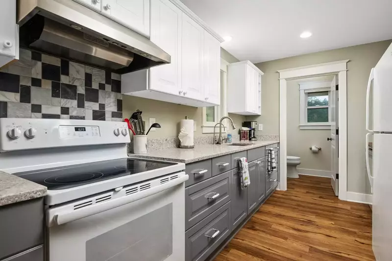 "The kitchen is well-equipped, the B&B is VERY SPACIOUS, thoughtfully furnished, and appointed with every convenience and necessity." - Michael