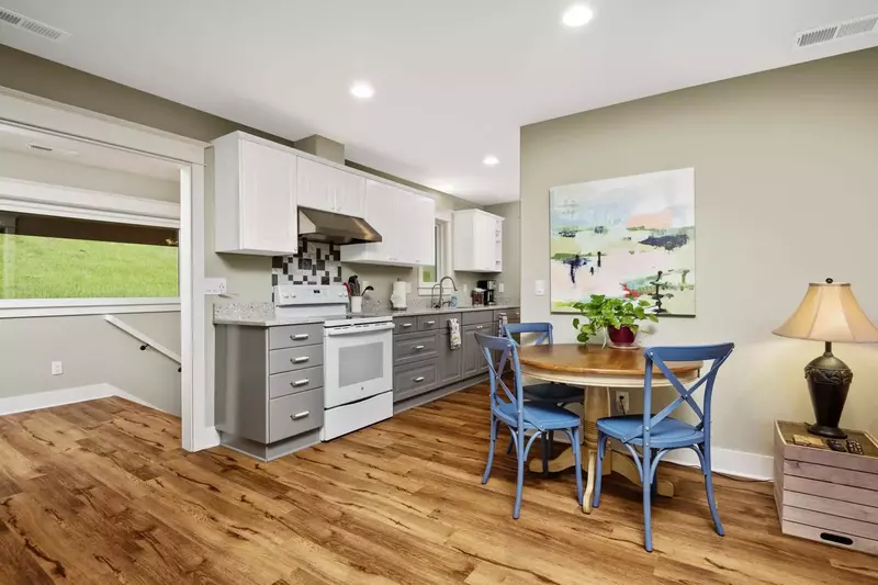 "The apartment was very clean and was well stocked with everything you could need for kitchen and bath." - Shannon