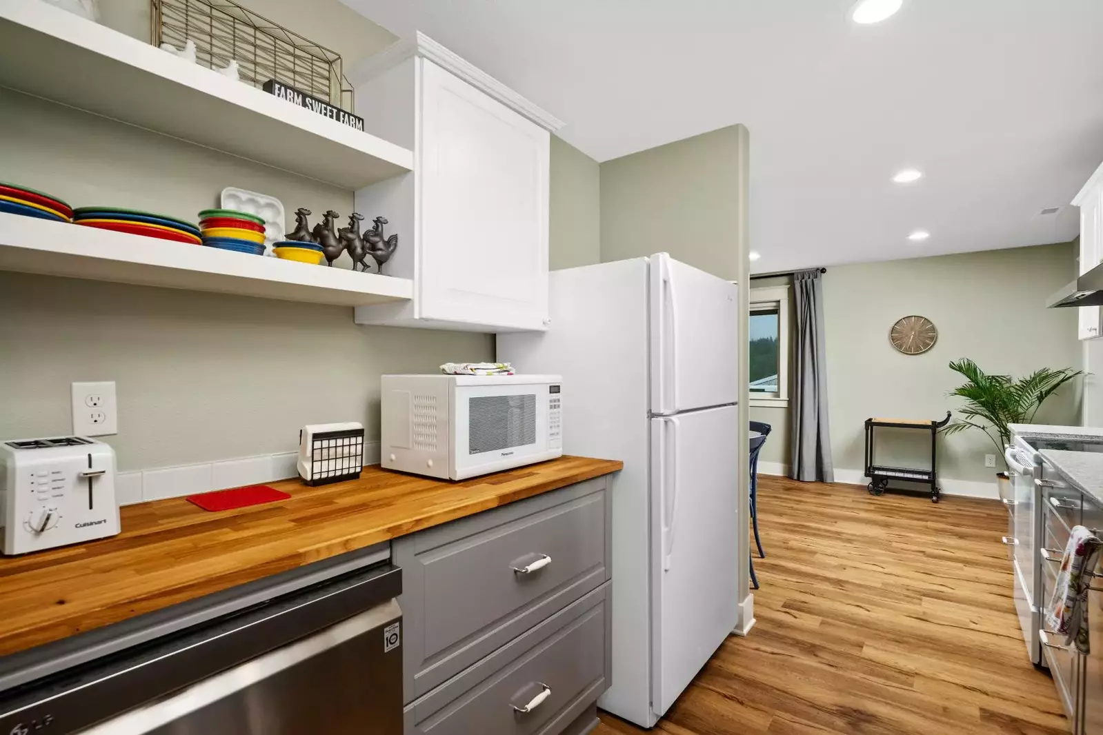 Cook delicious meals for breakfast, lunch, and dinner in this fully equipped kitchen. We suggest grabbing some ingredients from a local farm.