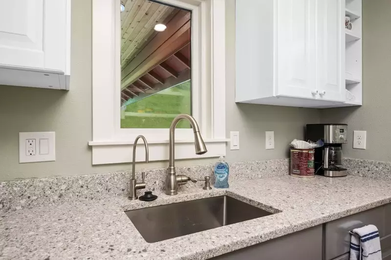 "The property is spotless and the accommodation is immaculate. Friendly owner. Great time!" - George