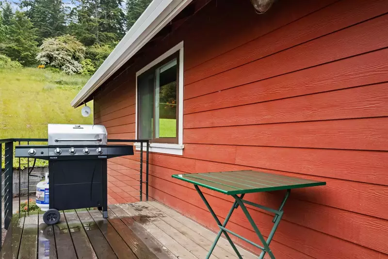 The Willamette Valley is full of excellent farms and markets. Guests can make amazing meals with locally sourced ingredients.