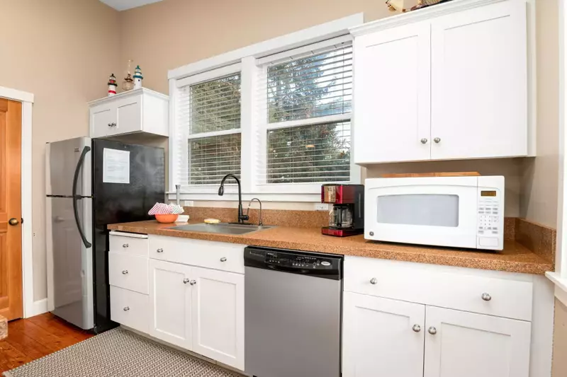 "The house was very comfortable and we thoroughly enjoyed our time.  Loved watching the herd of deer every morning come out for breakfast." - Rebecca