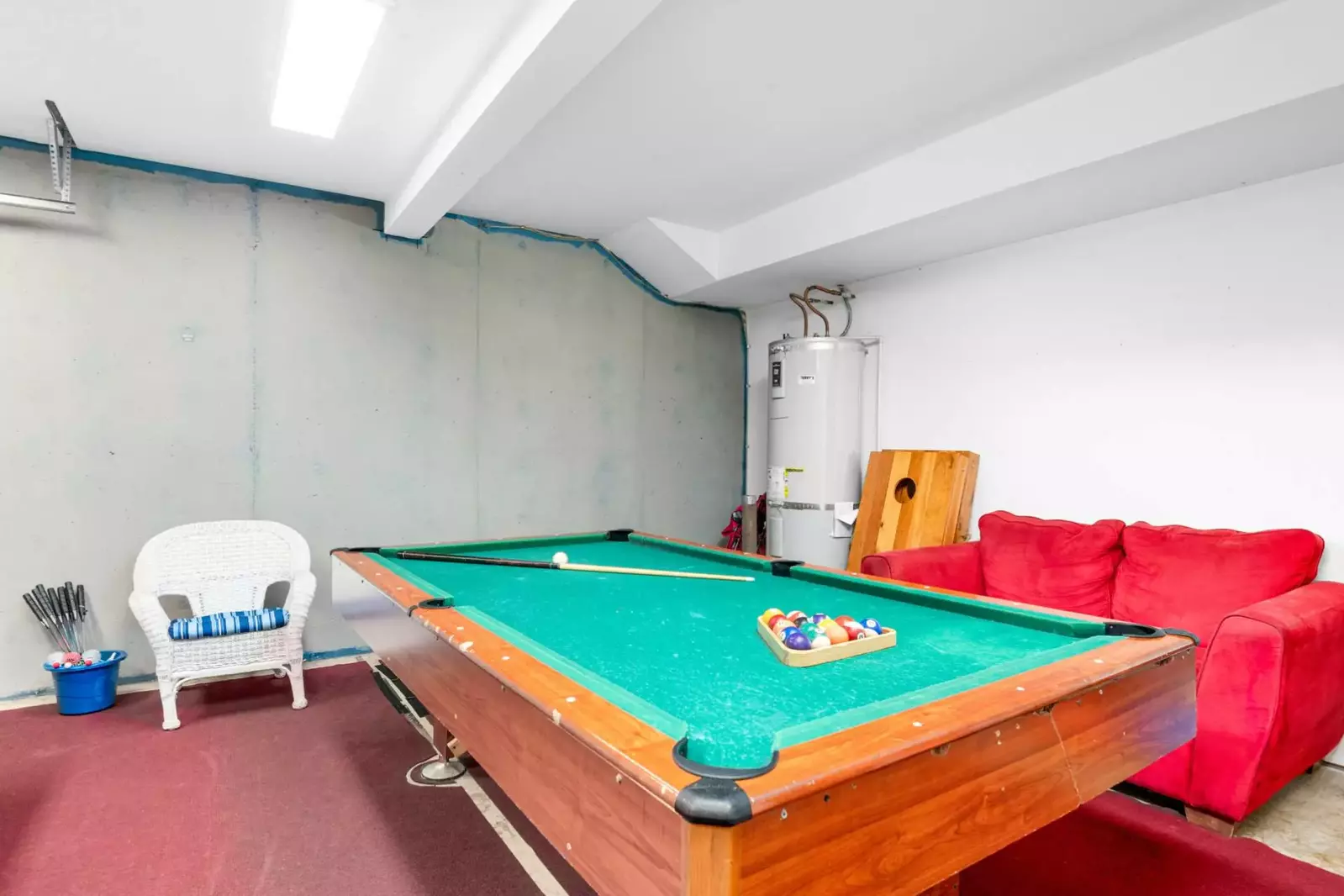 "There was plenty room, pool and ping-pong table were nice." - Sheril