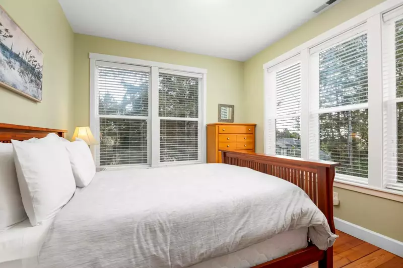 "Rooms were nice and spacious. Kitchen was super nice and easy to cook in plus the grill was an added bonus.  Had such a good time" - Emma