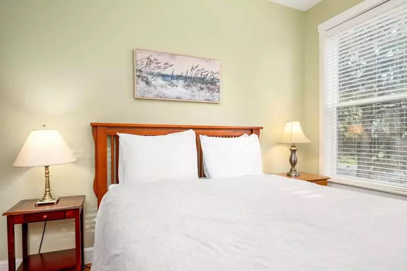 "Beautiful house lots of rooms, quiet area." - Nicole