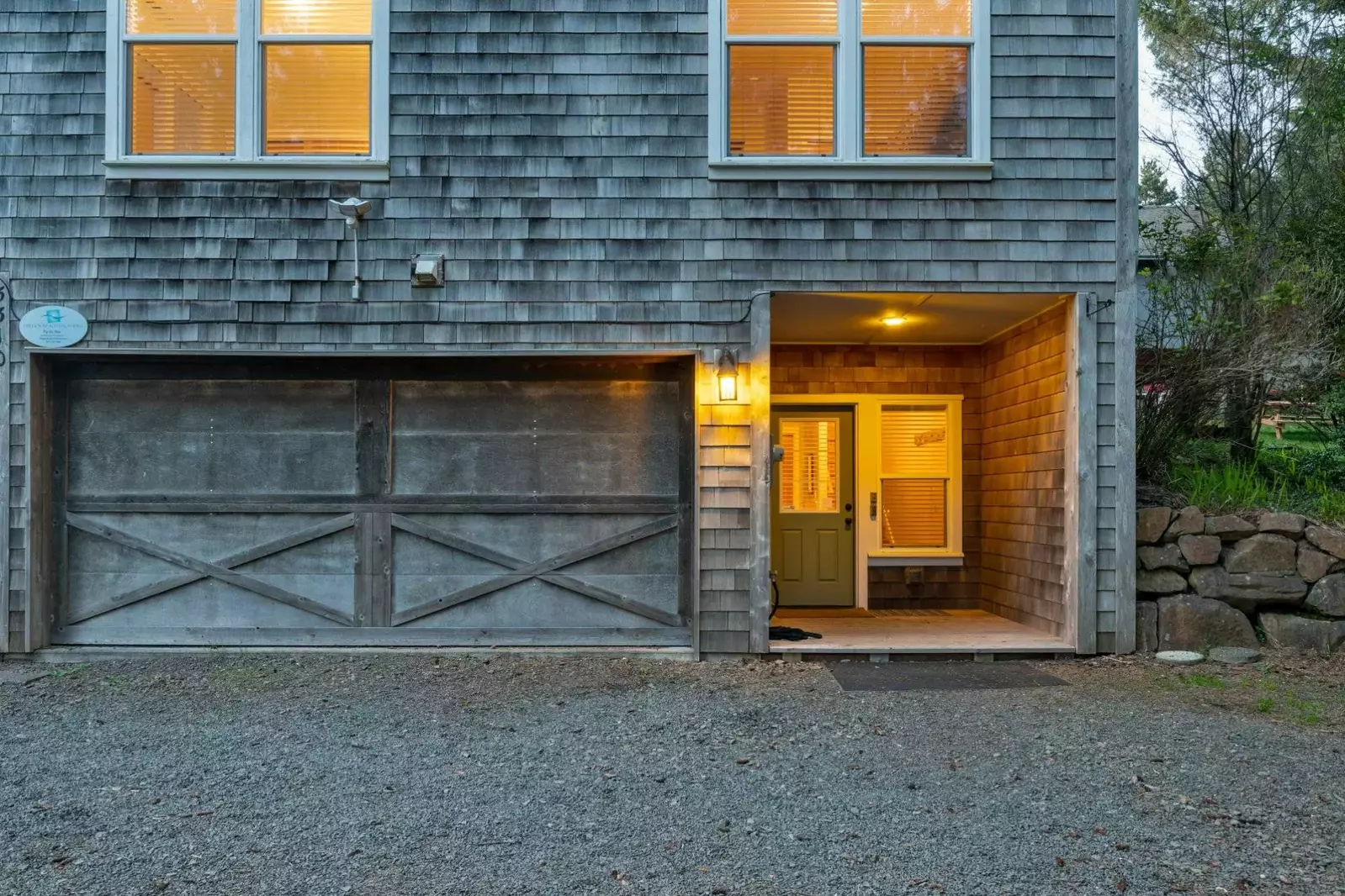 Lincoln City is known for its vast sandy beaches, kite flying, the Chinook Winds Casino, an outlet mall, seafood, and more!