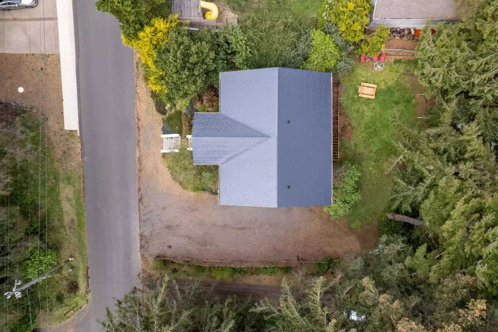 "Fantastic place! Deer were in the yard or the neighbors yard EVERY morning. We could hear the ocean from the deck which was very peaceful" - Randy