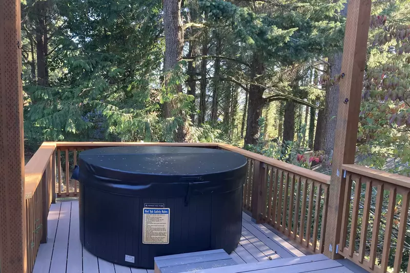 Lincoln City is south of Cannon Beach/Seaside and north of Newport. Use this rental as a base camp to explore the Oregon Coast.