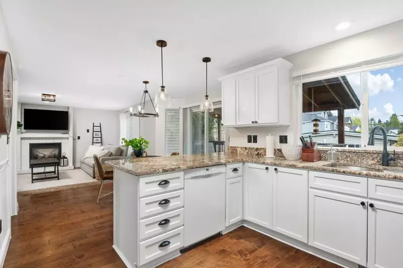 Cook delicious meals for breakfast, lunch, and dinner in this fully equipped kitchen. We suggest grabbing some ingredients from a local farm.