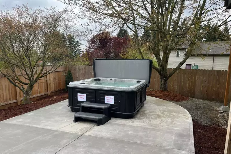 "Had a great stay. We were there for my graduation with 8 of our family attending. The hot tub, ping pong and pool tables were a hit." - Esther