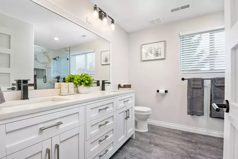 With 2.5 bathrooms everyone staying here has ample privacy.