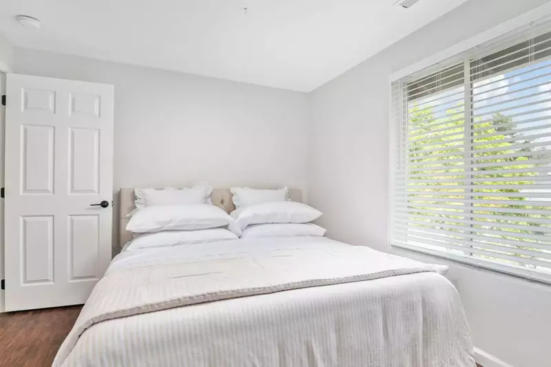 "We had a great stay at this place, and would come again.  The  house was even larger than what the pictures depicted" - Phillip