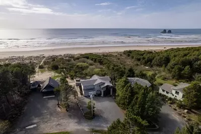 "Amazing location. Lots of amenities. Very comfortable." - Myra