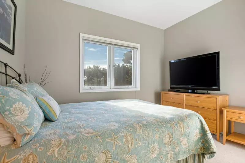 Rockaway Beach is south of Cannon Beach and north of Tillamook. Use this rental as a base camp to explore the Oregon Coast.