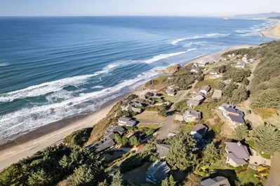 This rental is in the Winema Beach area of the Oregon Coast. A breathtaking area between Pacific City and Neskowin.