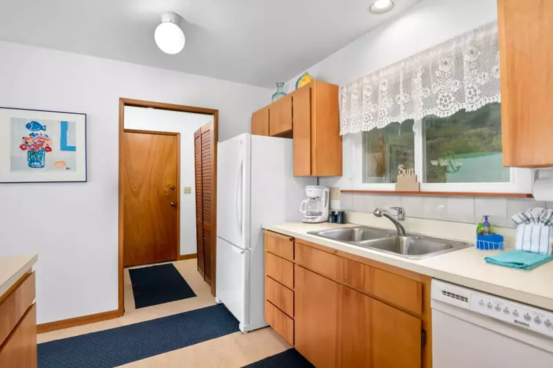 "We had a very nice stay. The kitchen was better supplied than most homes we’ve stayed in." - Rebecca