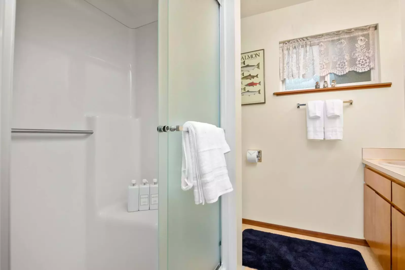 With 2 full bathrooms everyone staying here has ample privacy.