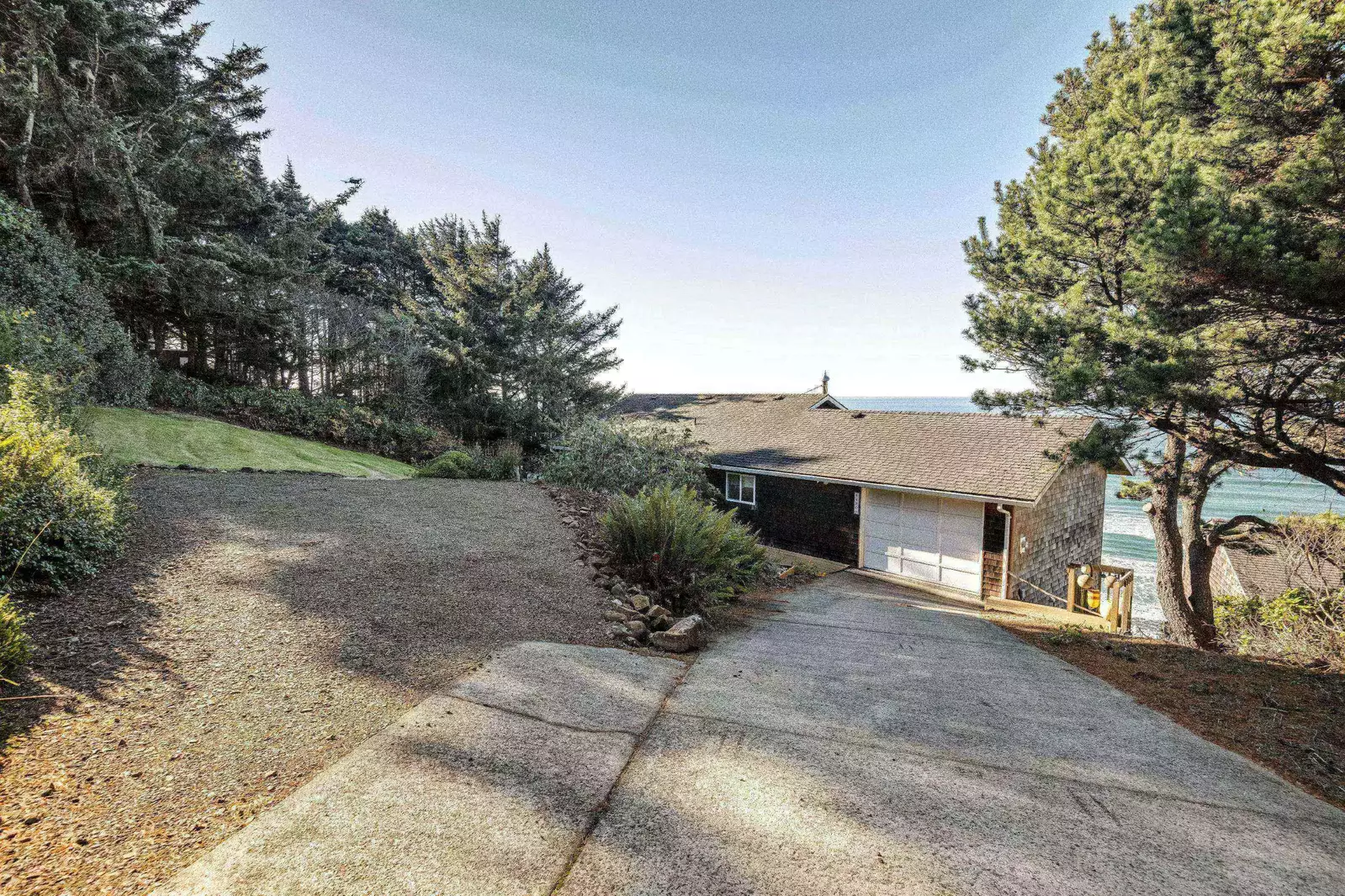 "One of the best rentals I’ve stayed in. The pictures do not do justice for the actual views." - Kory