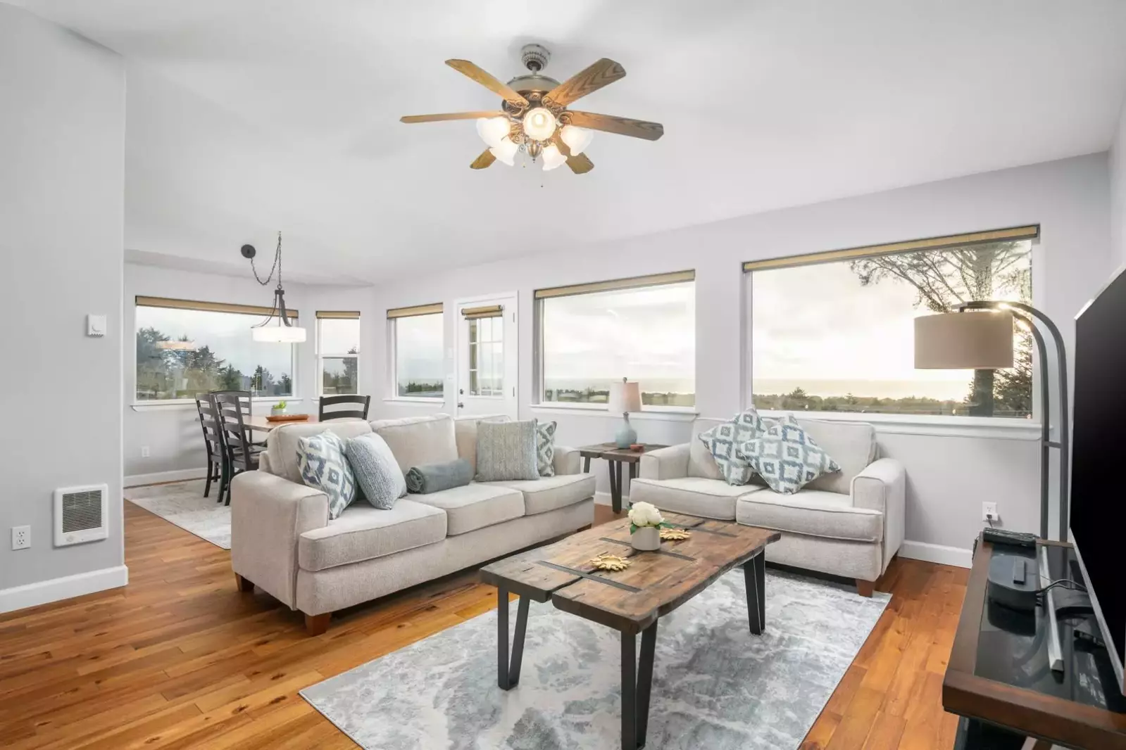 Welcome to the Casa del Sol. We hope we get to host you at this Rockaway Beach rental. Please reach out with any questions.