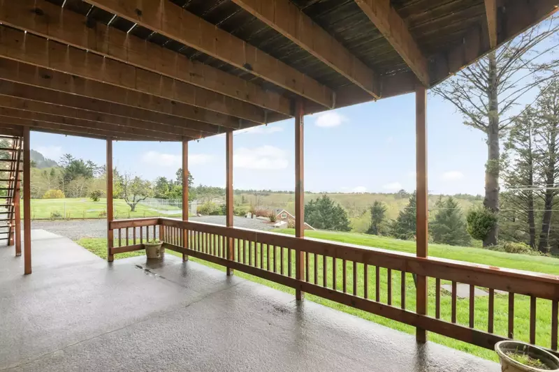 Rockaway Beach is south of Cannon Beach and north of Tillamook. Use this rental as a base camp to explore the Oregon Coast.