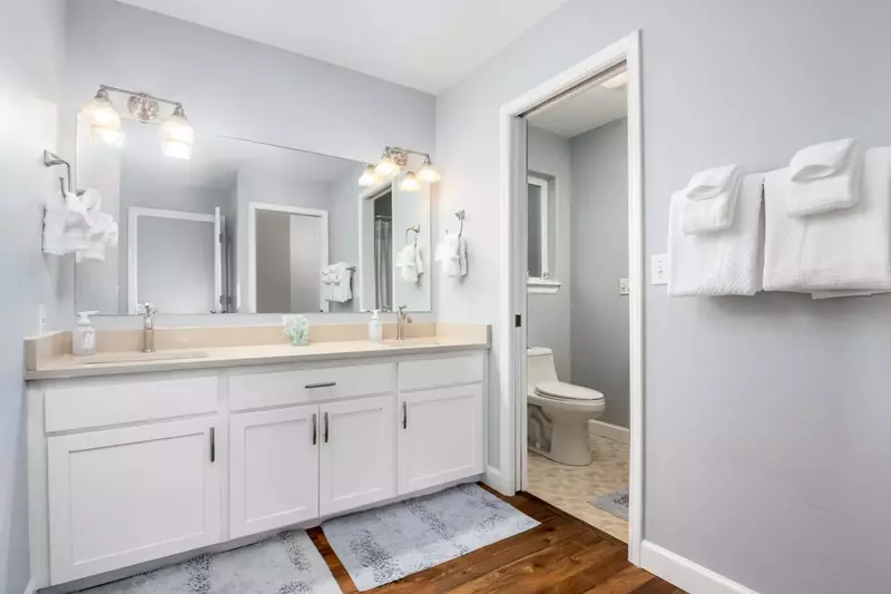 "Great views of the ocean, space to spread out, very close to town and the beach. Will definitely stay again!" - Michelle