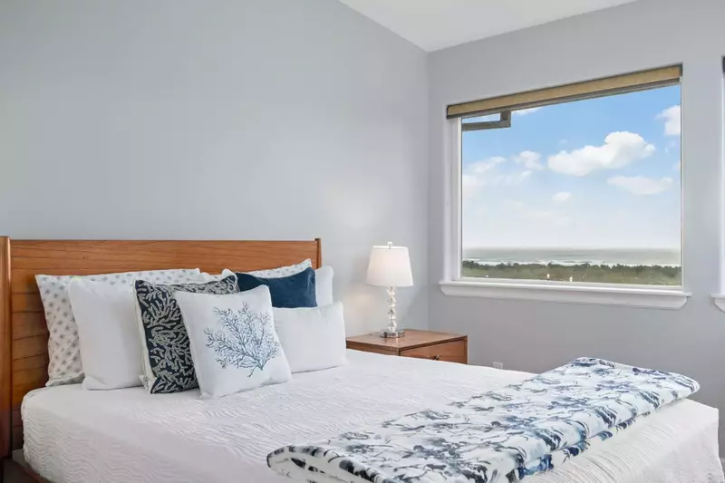 "This was a great place from which to enjoy our first trip to the Oregon coast! It was clean, comfortable, had everything we needed" - Chris