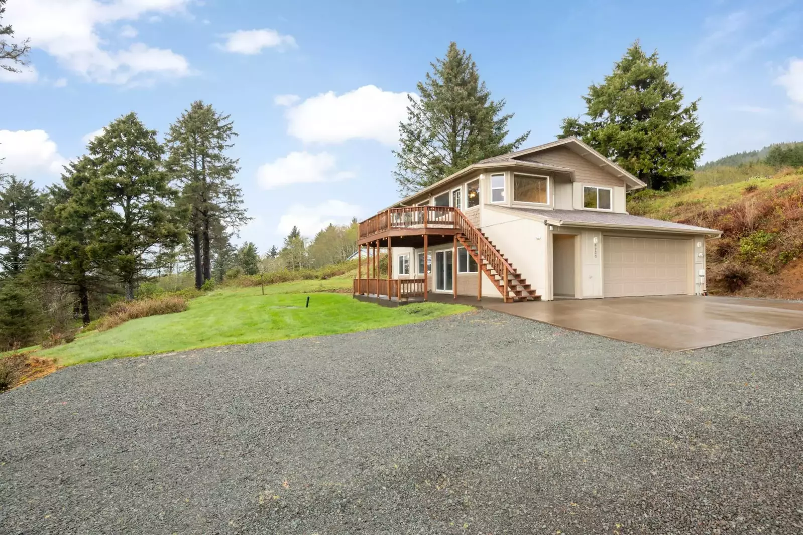 "Lovely long-weekend trip with my family and was able to take my doggo. House was very clean and comfortable. Couldn’t have had a better stay." -Heath