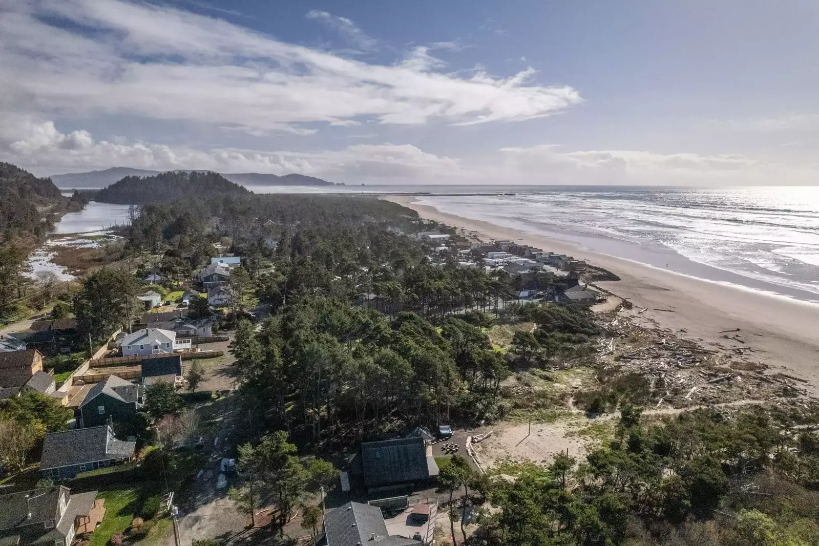 Rockaway Beach is a lovely town on the Oregon Coast. It has plenty of restaurants, long beaches, and natural wonders.