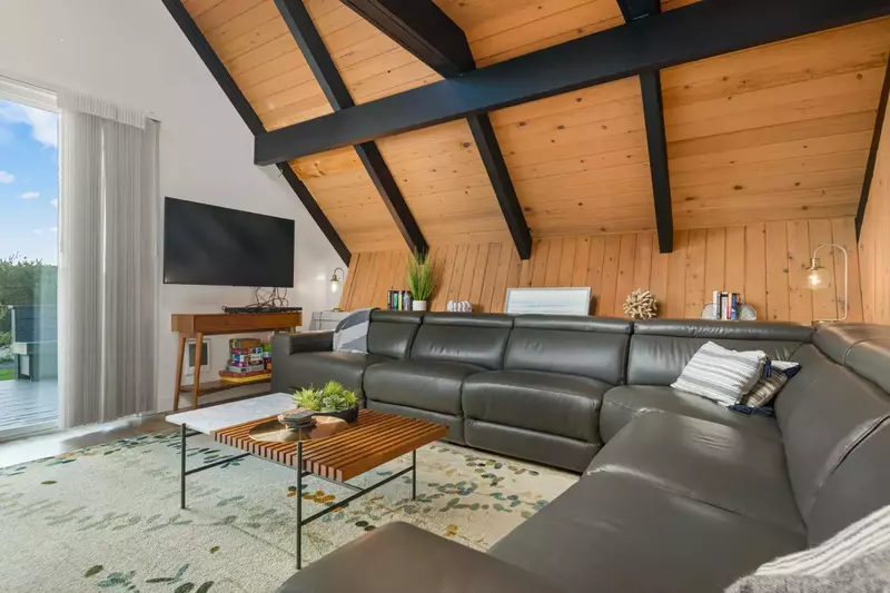 The home is cozy and has a nice view right from couch in living room! -Kassandra K.