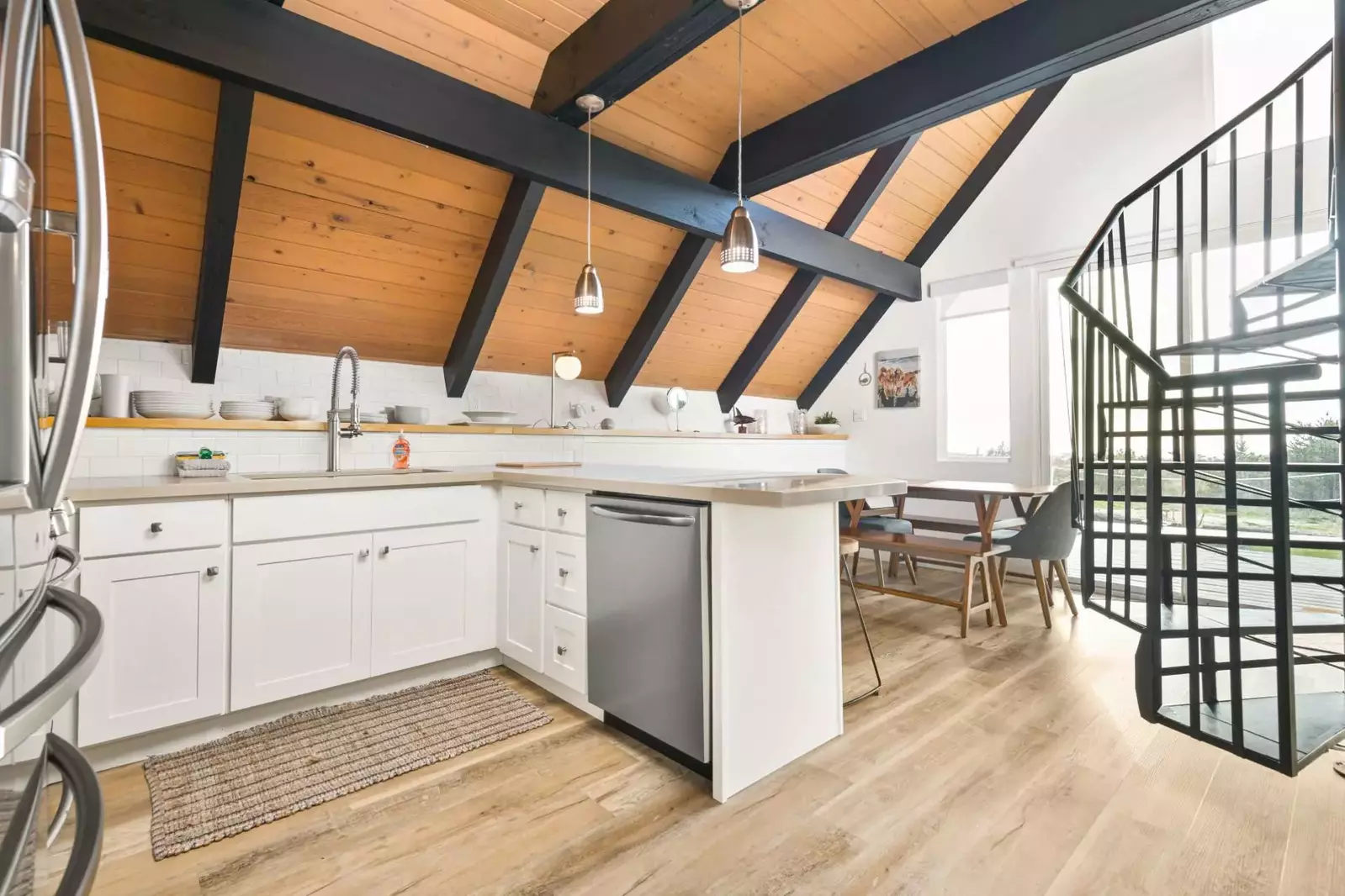 Cook delicious meals for breakfast, lunch, and dinner in this fully equipped kitchen. We suggest grabbing some seafood from a local market.