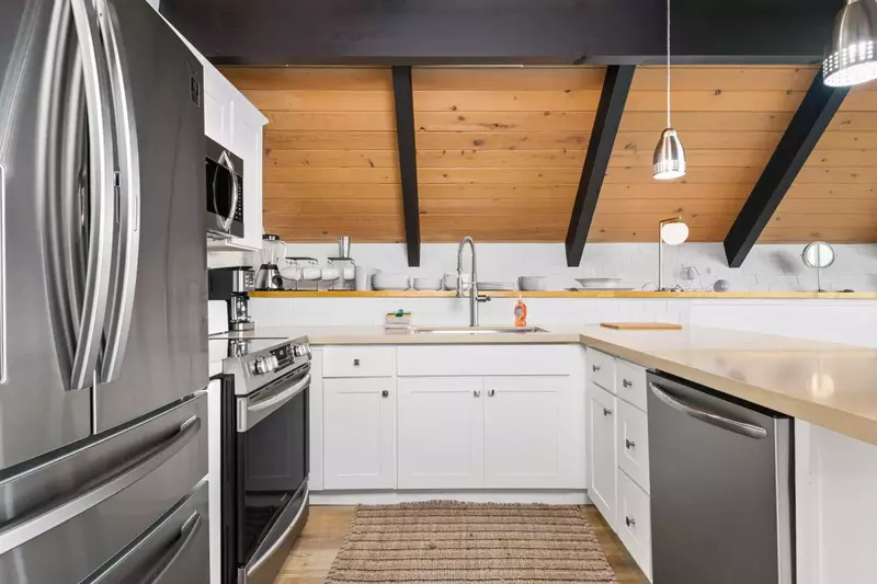 "This spot was amazing. Beautiful views, nice location, quiet, excellent amenities and we loved the outdoor space. Highly recommend anybody." - Kelly