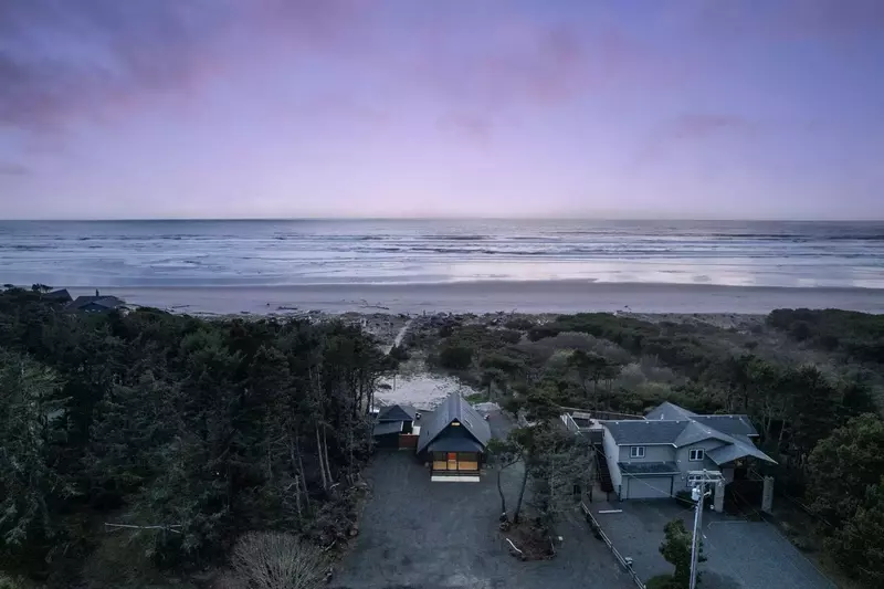 Rockaway Beach is south of Cannon Beach and north of Tillamook. Use this rental as a base camp to explore the Oregon Coast.