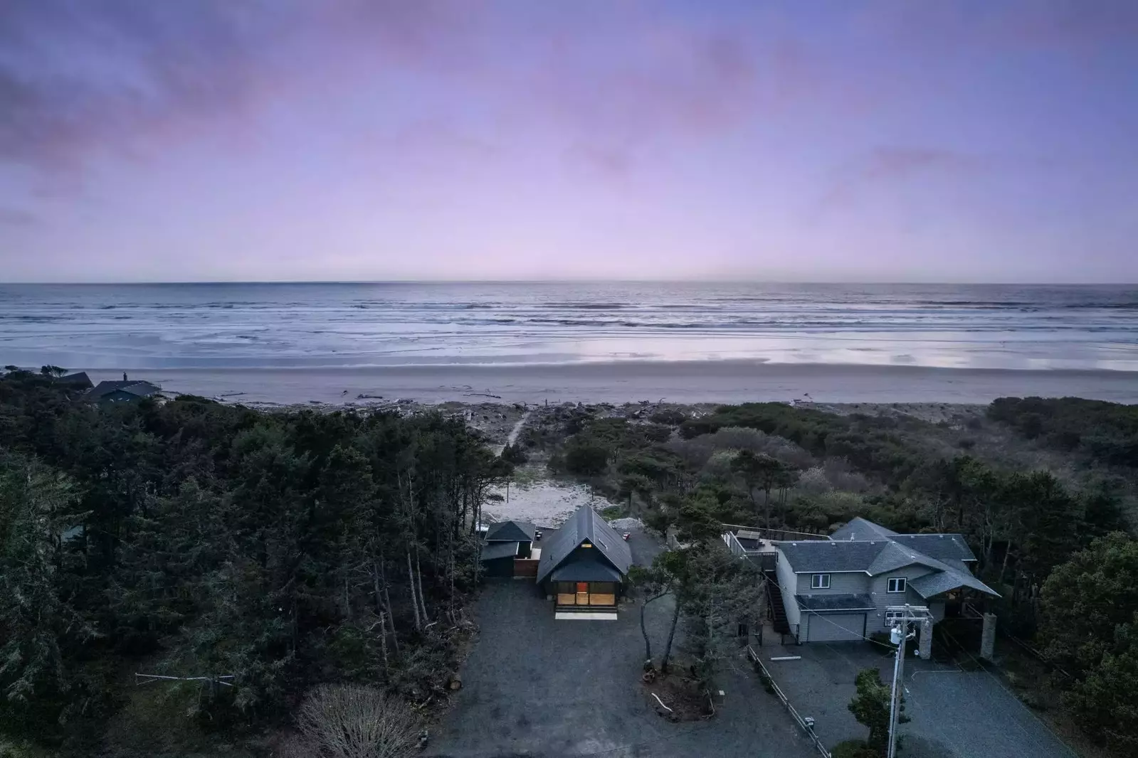 Rockaway Beach is south of Cannon Beach and north of Tillamook. Use this rental as a base camp to explore the Oregon Coast.