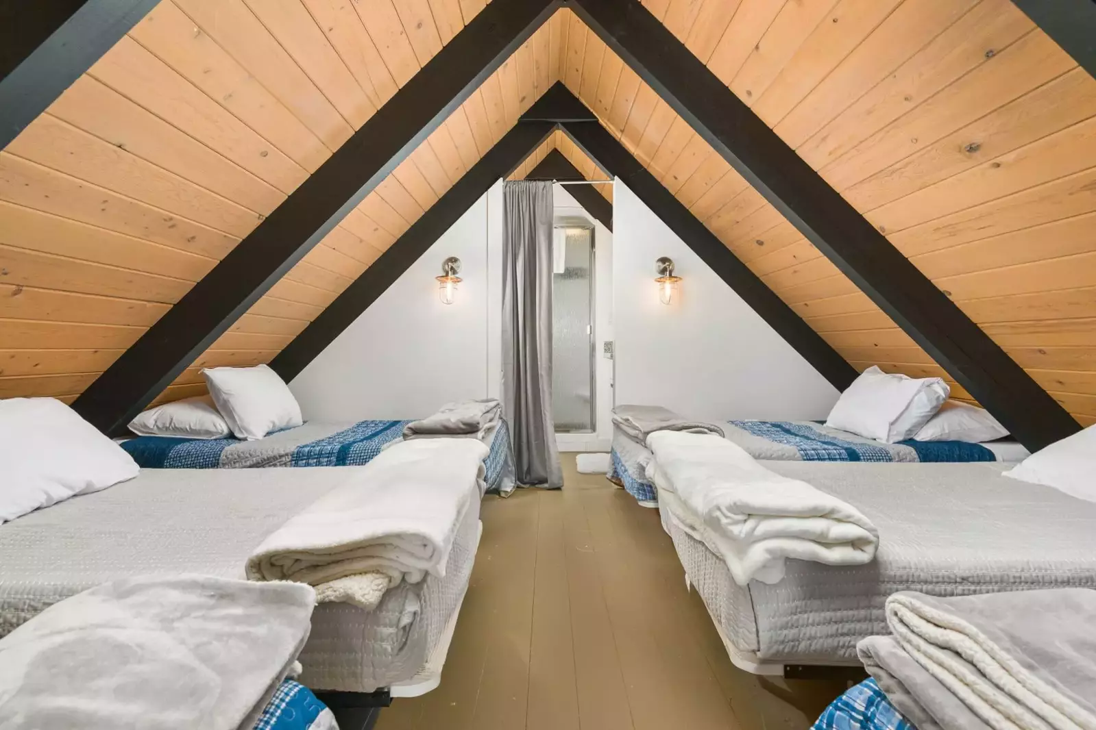 "Beautiful spot! We had such a lovely time. Beach is accessible from the backyard, and the place is cozy and modern." - Eric