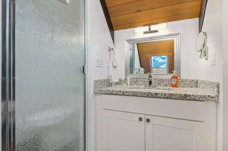 "Home/yard is extremely clean, and the privacy and beach access could not be beat. I did not want to leave. Highly recommend to others." - Alice