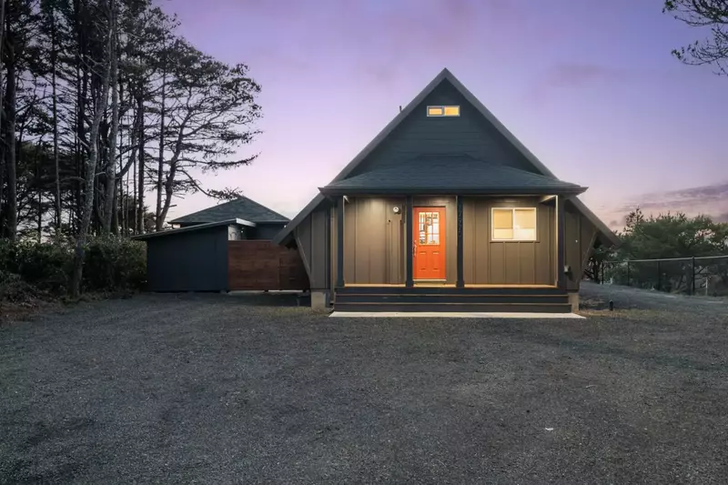 Please reach out with any questions about Rockway Beach, the Oregon Coast, or this rental. We hope we get to host you soon!