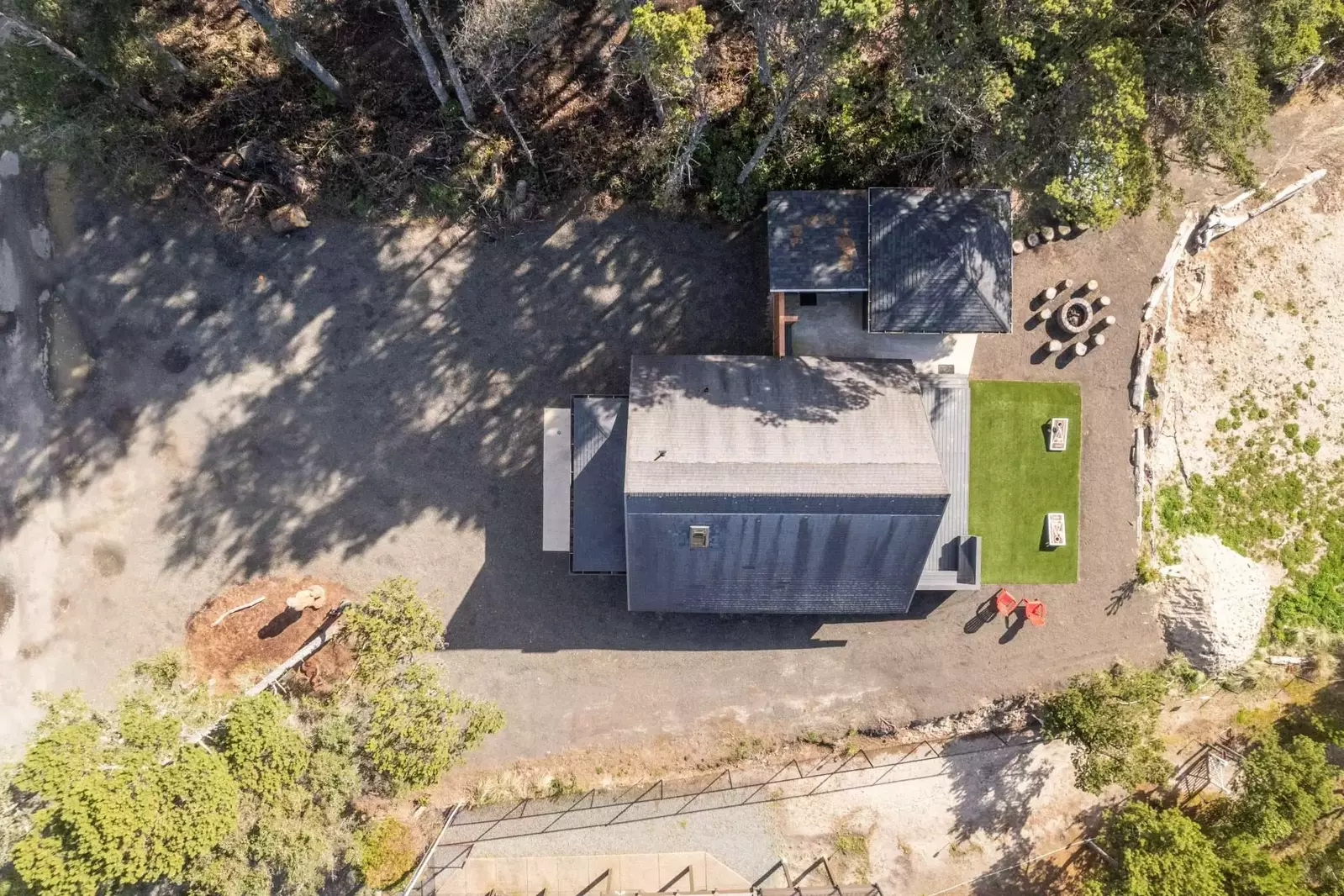 "Zero complaints, we had an amazing stay. The biggest plus was the extremely short walk to the beach via the private path" - Ellen