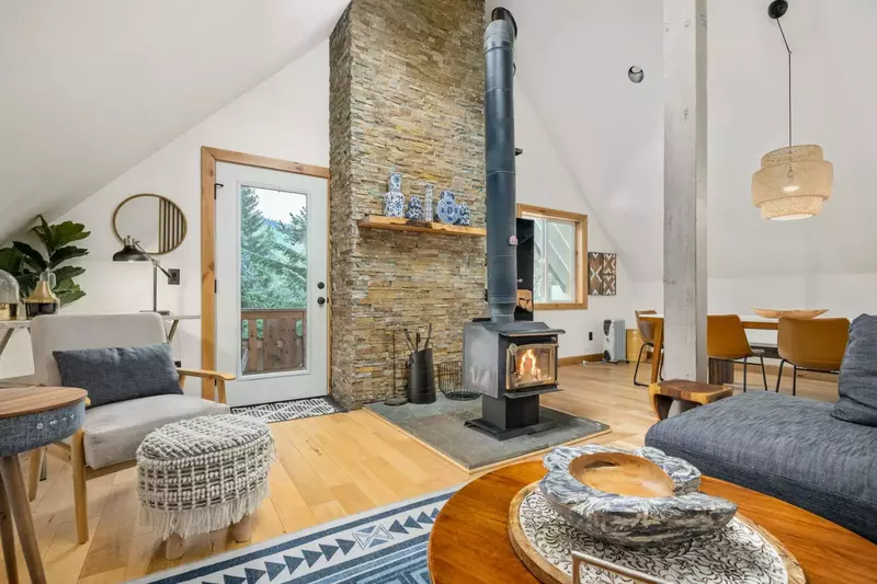 Welcome to Mountain Rose! Please enjoy this one of a kind Government Camp paradise!